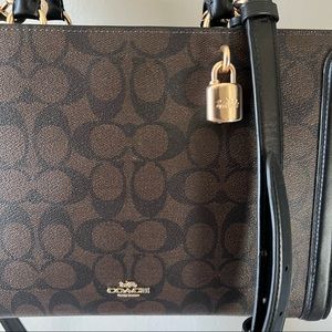 Coach signature Zoe carryall